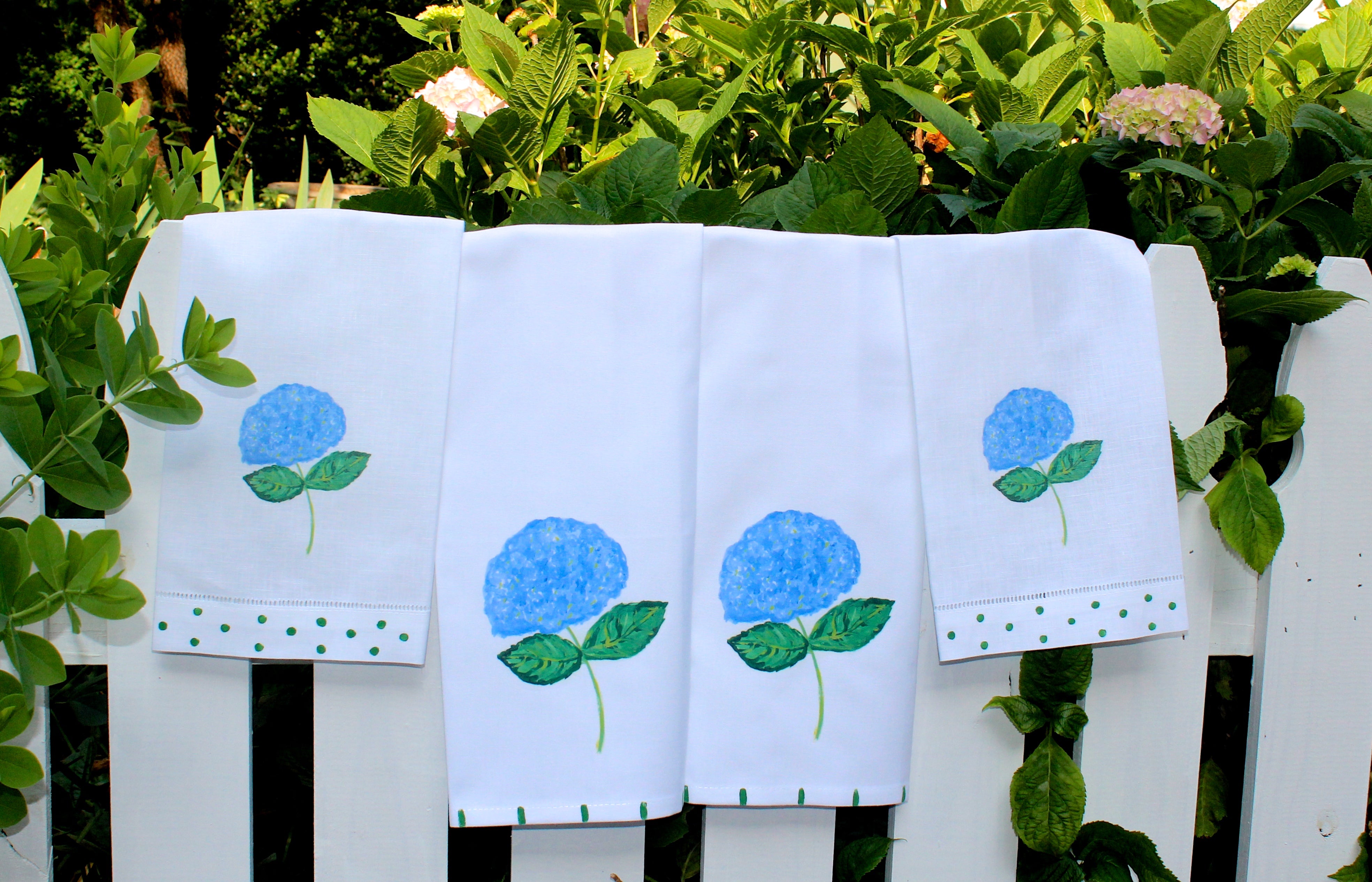 Blue Hydrangea Linen Guest Towel - Thumbnail 3